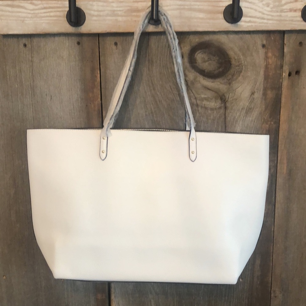 Victoria’s Secret Tote with Pouch - Picture 5 of 17